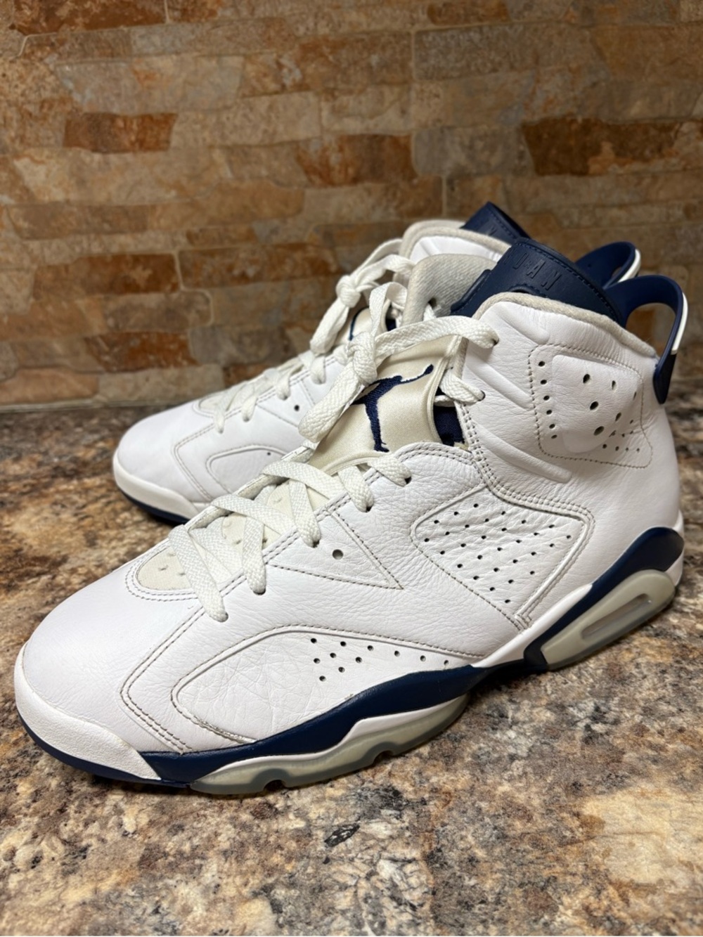 Air Jordan retro 6 Midnight Navy Size 11.5